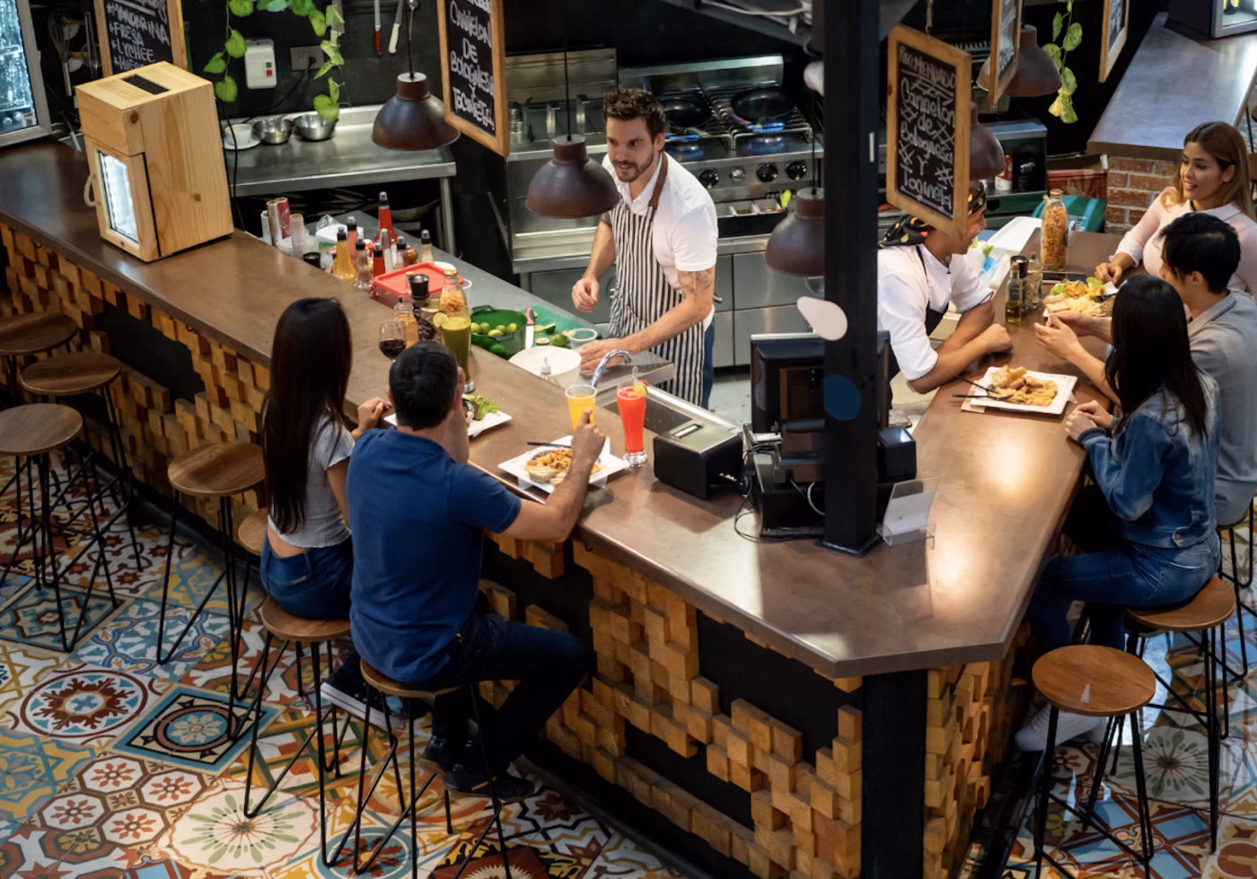 Cómo atraer nuevos clientes a tu restaurante (y conservarlos)