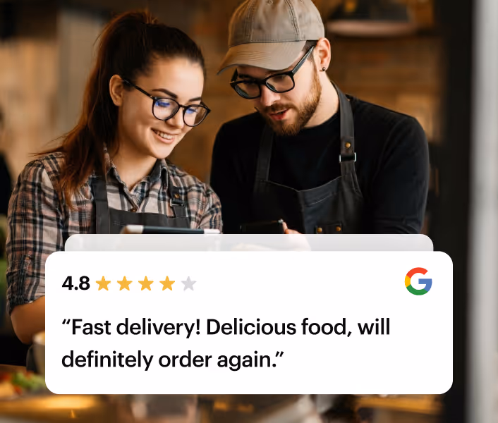 Personal de restaurante y una reseña de cinco estrellas en Google
