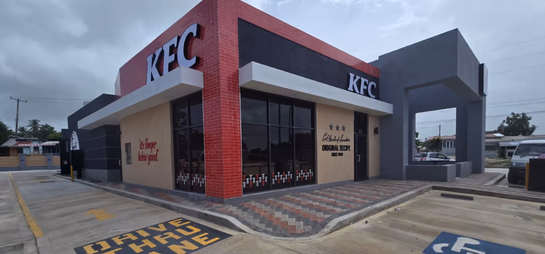 Restaurante KFC con carril de autoservicio